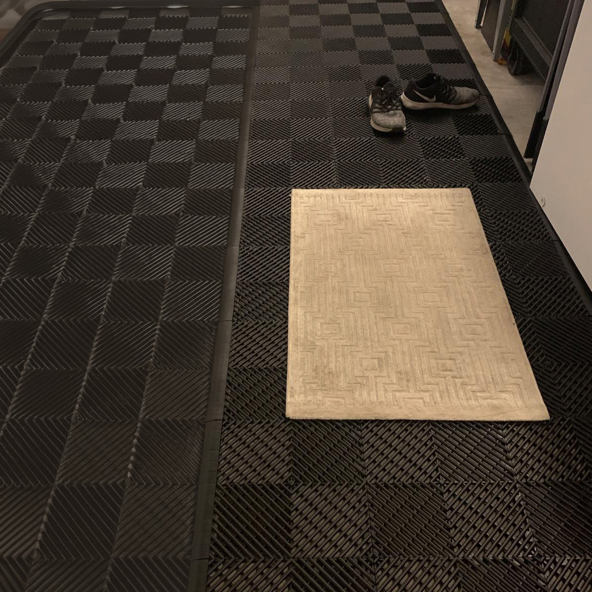 Vented Garage Floor Tiles | Snow Water Drainage | 30x30cm
