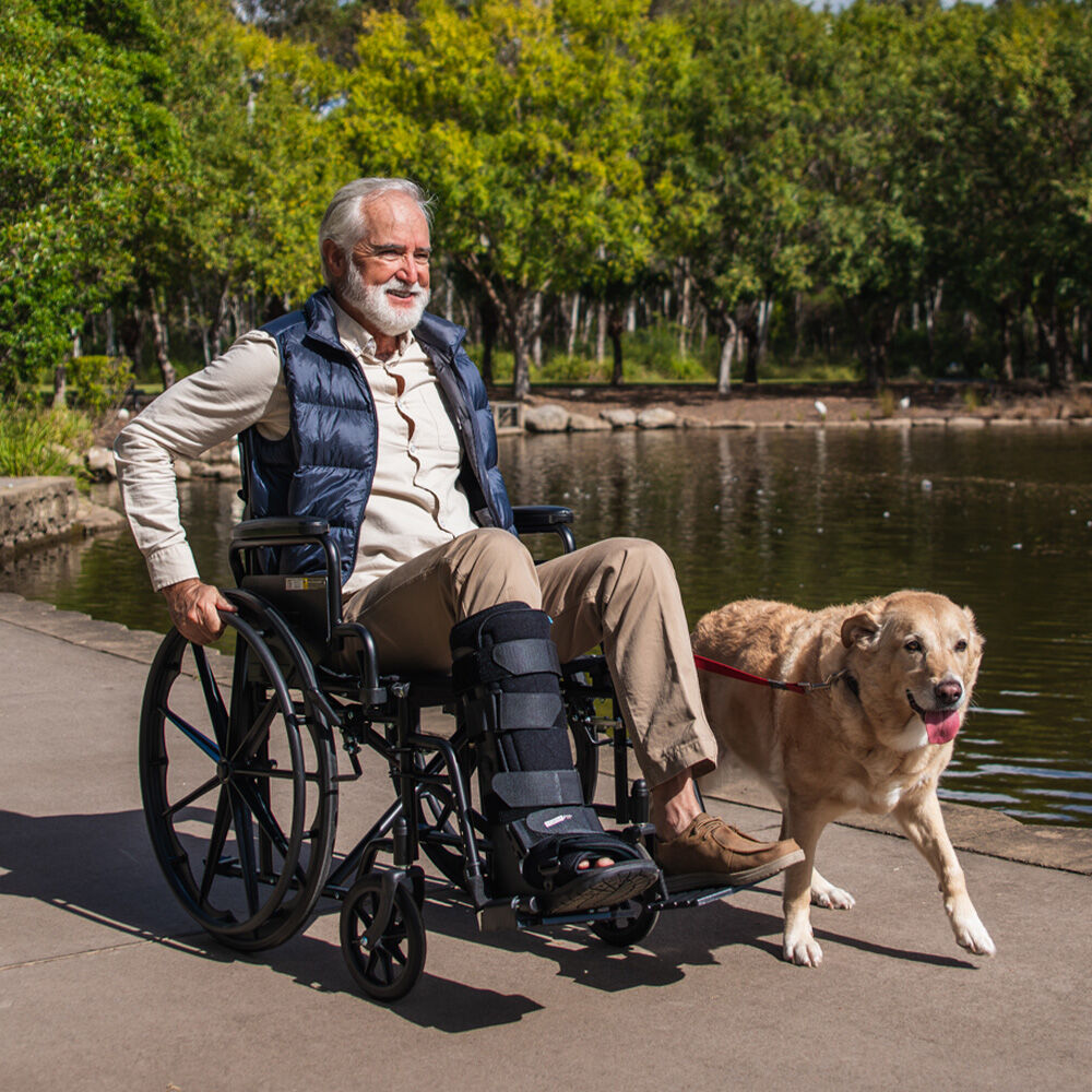 EQUIPMED Cruiseline 24' 136kg Capacity Retractable Armrests Folding Wheelchair - Black
