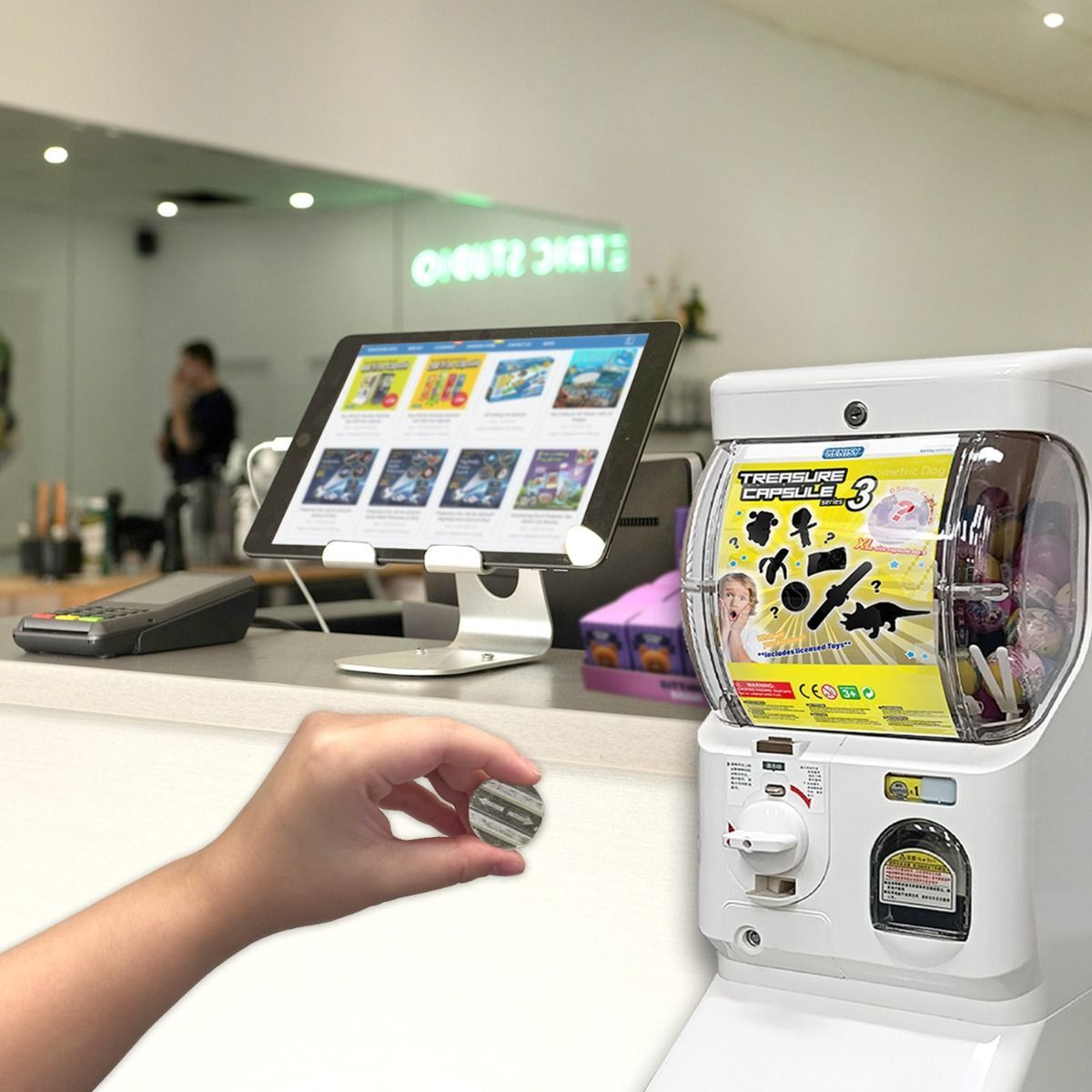 Gachapon Capsule Toy Vending Machine - WHITE