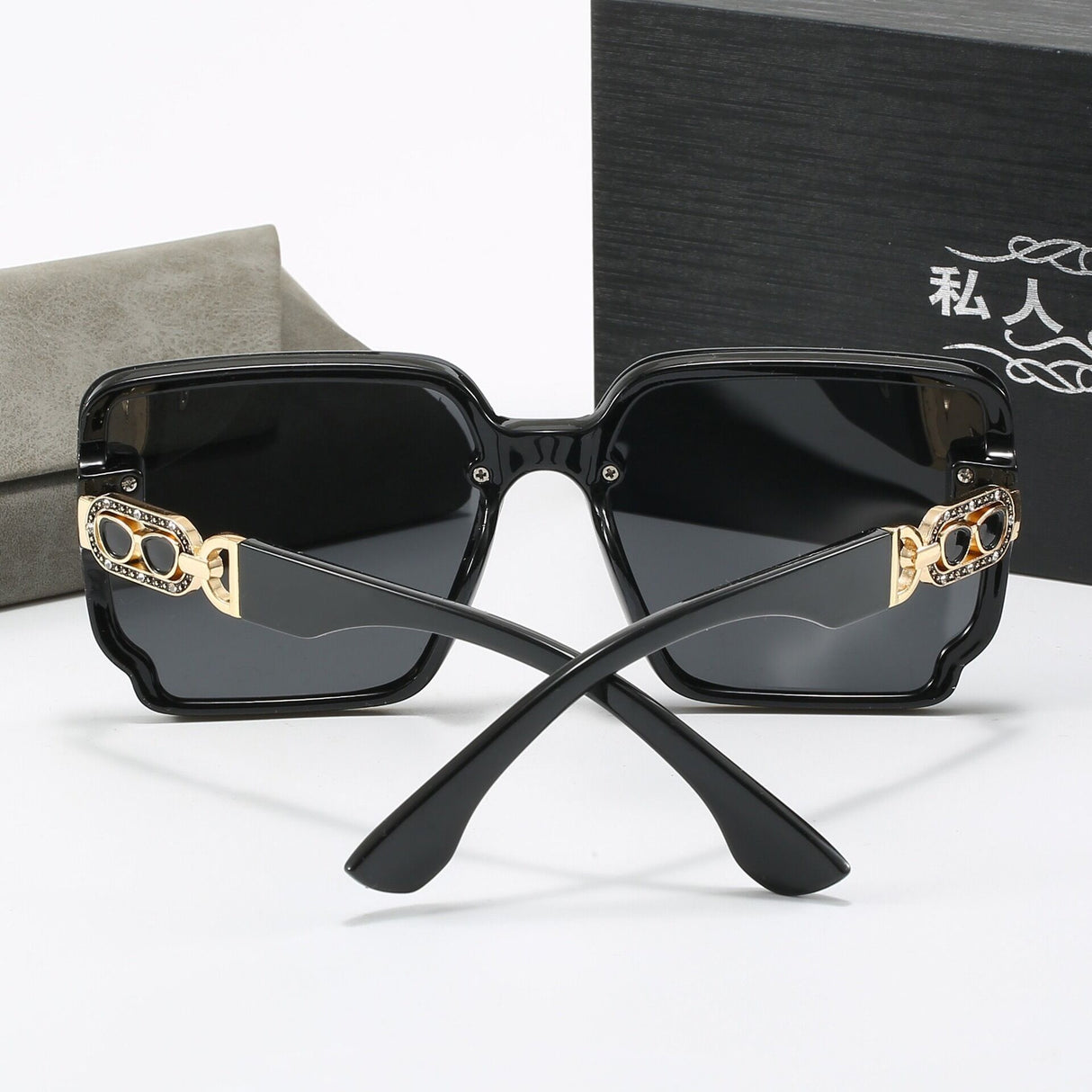 UV400 protective sunglasses can protect against ultraviolet rays and easily control various wearing styles. Cross-border explosions are discounted in a limited time!