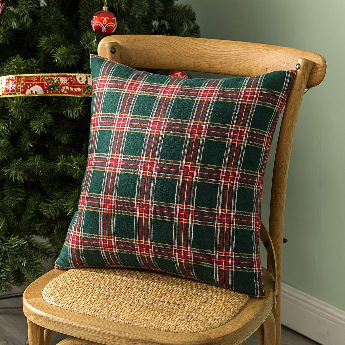 Pillowcase - Set of 2 - 40 x 40 cm cushion cover - indoor Christmas decoration - Christmas ornament - Christmas Pillowcase - Christmas Tartan Cushion Cover - Christmas Classic Tartan Cushion Cover - No core - Green & Red