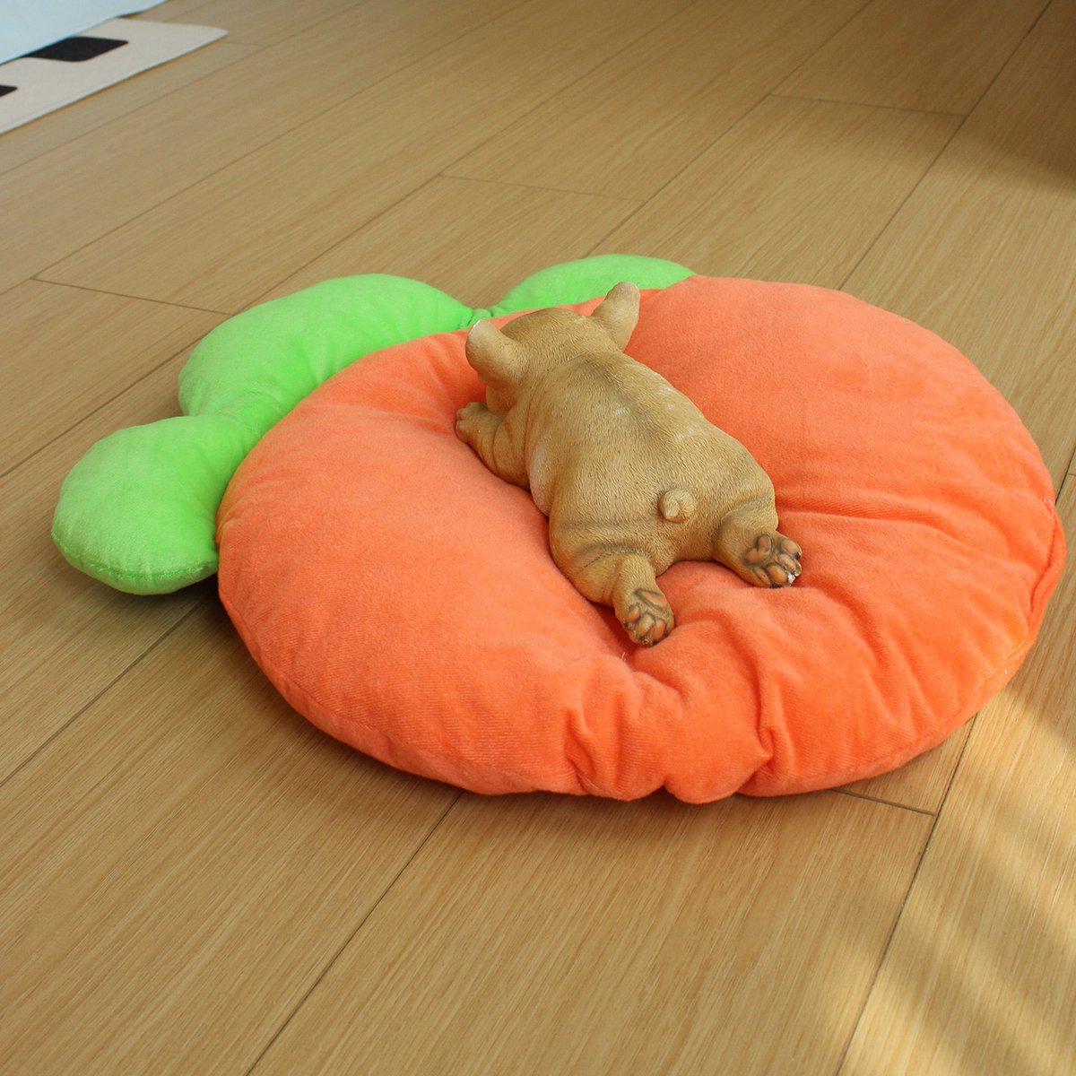 Pet Sleeping Mat - Warm Blanket - Soft Fabric - Cute Radish Shape - Suitable for Cats and Dogs (M-32*43cm)