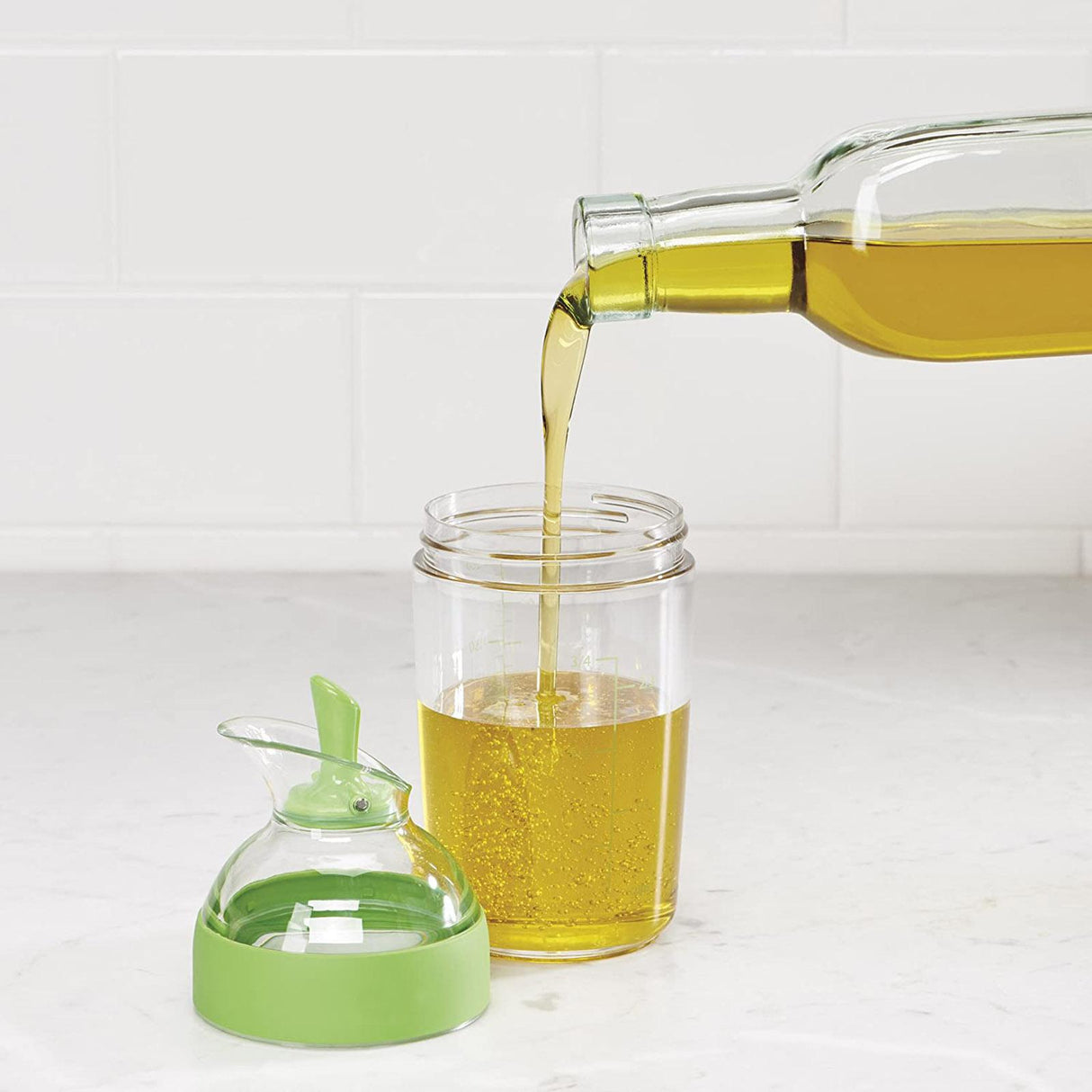 Salad Dressing Shaker Container Bottle Universal Manual Sauces Mixer Juice Mixing Bottle Resistant 8.4with Measurement Green