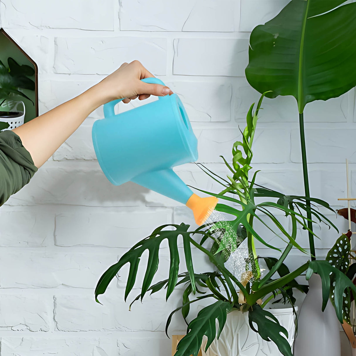 Watering Can 700ml Plastic Kids Watering Can Light-Weight Watering Can Indoor Plants for Artificial Plants Outdoor Garden Flowers Live Plants, Sturdy Gardening Watering Can for Kids Blue