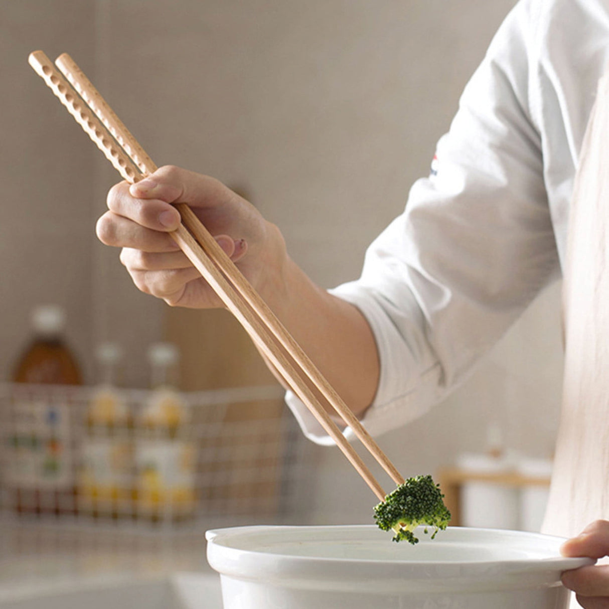 Extra Long Wooden Cooking Chopsticks, Multipurpose Frying Noodle Utensils for Home Kitchen Daily Use, 1 Pair