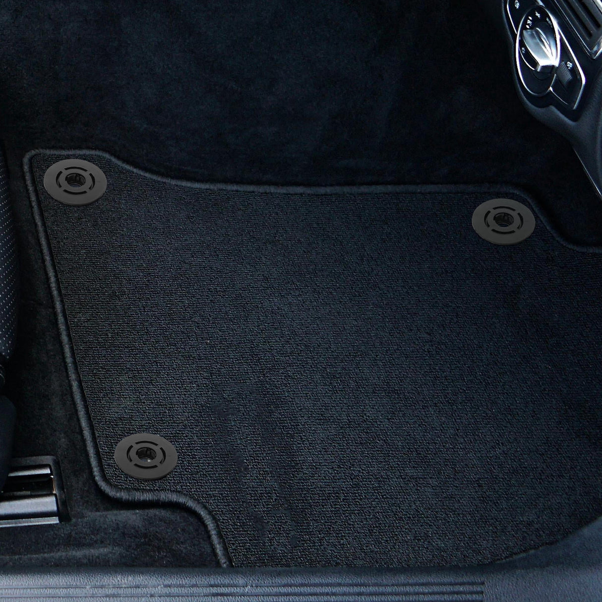 4Pcs Car Accessories Floor Mat Clips Black Plastic Clips for Vehicle 1.57X1.57X0.28in