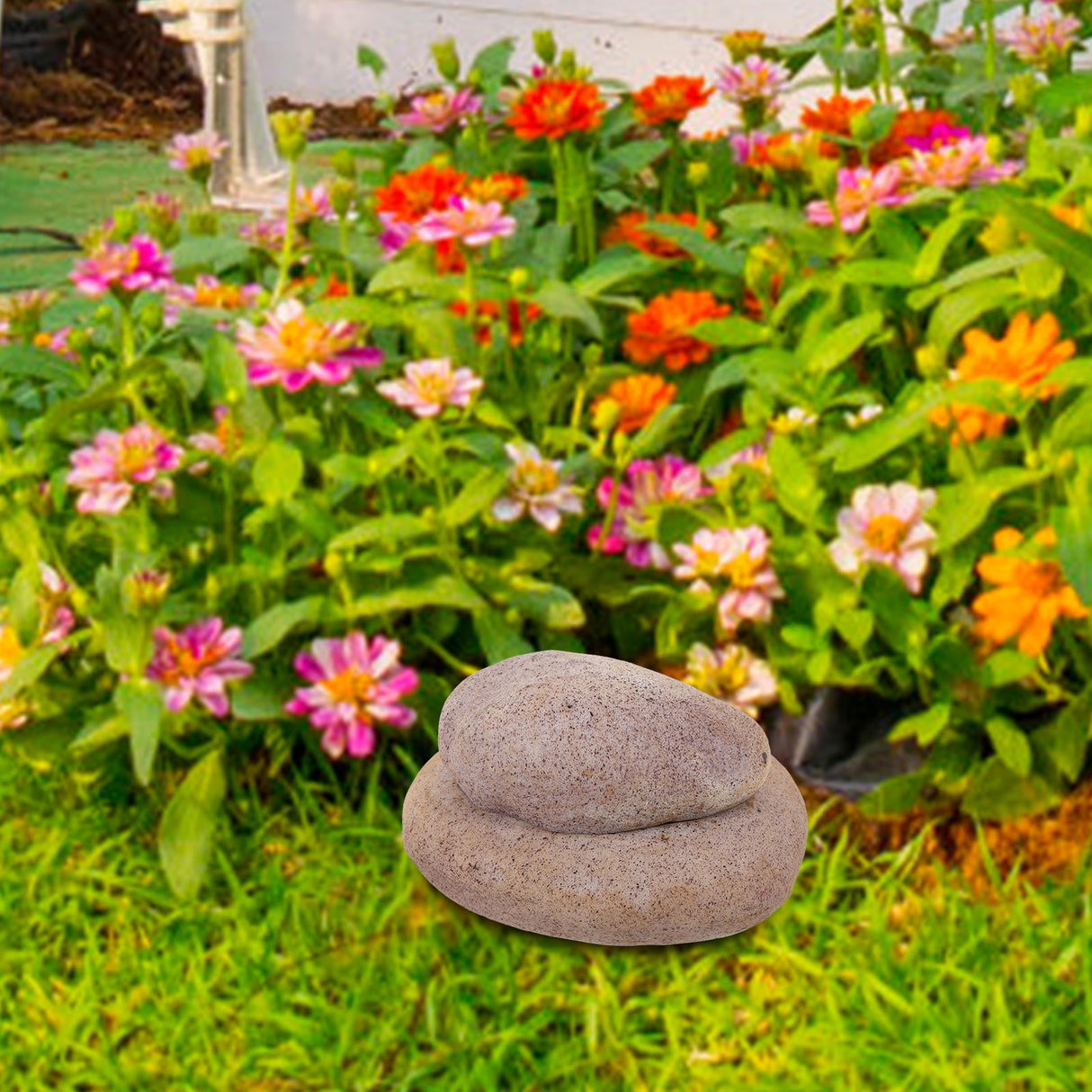 Garden Key Hider 1Pcs in Light Grey Resin with Hidden Security for Adults and Home Decoration