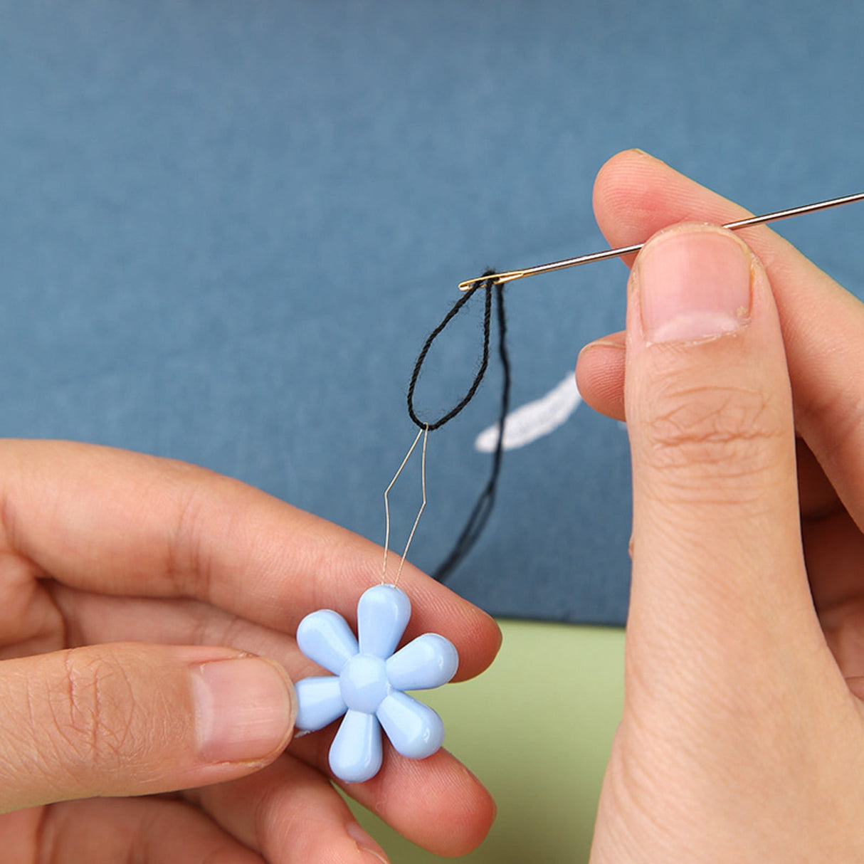 Embroidery Needle Threader Tool Plastic Flower Head Sewing Machine Needle Threader for Hand Sewing Cross Stitch Craft Knitting Quilting (Mix Colors) One Size Pink1