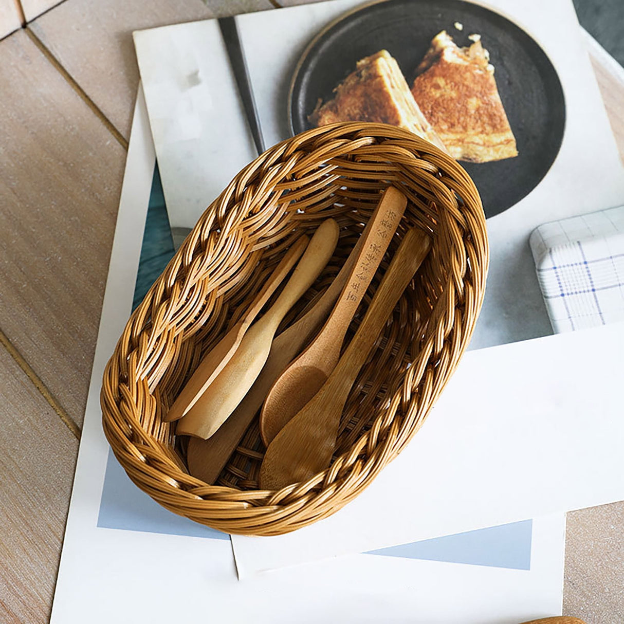 Oval Stackable Plastic Wicker Serving Basket, Imitation Rattan for Bread Fruit Vegetable, Kitchen Restaurant Indoor Outdoor, 19.0 x 13.0 x 7.0 cm, Brown
