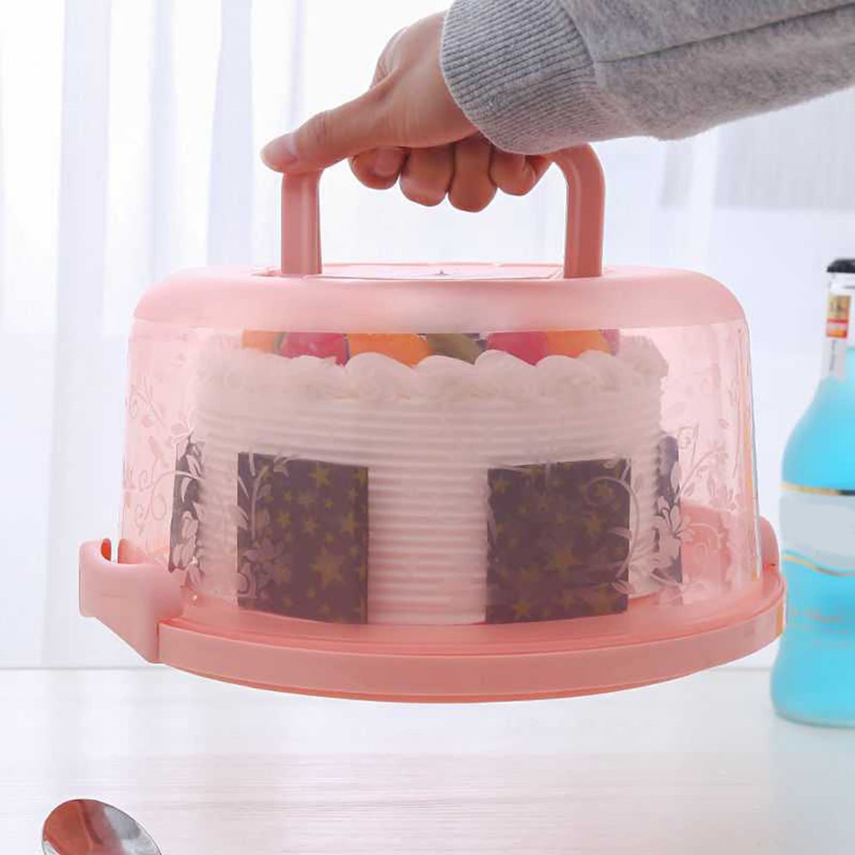 Portable Cake Storage Box, Transparent Plastic Cover with Snap Locks for Freshness, 26x22.5x13.5cm Airtight Container for Cupcakes or Snacks, Refrigerator-Safe and Odor-Proof Design Pink