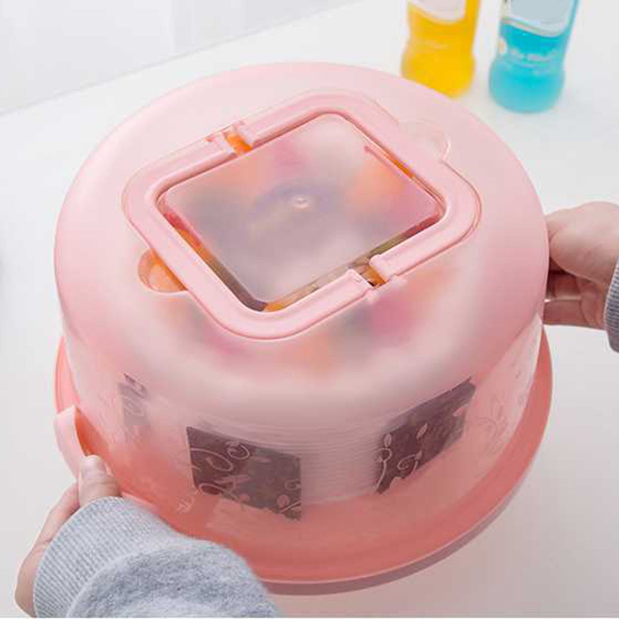 Portable Cake Storage Box, Transparent Plastic Cover with Snap Locks for Freshness, 26x22.5x13.5cm Airtight Container for Cupcakes or Snacks, Refrigerator-Safe and Odor-Proof Design Pink