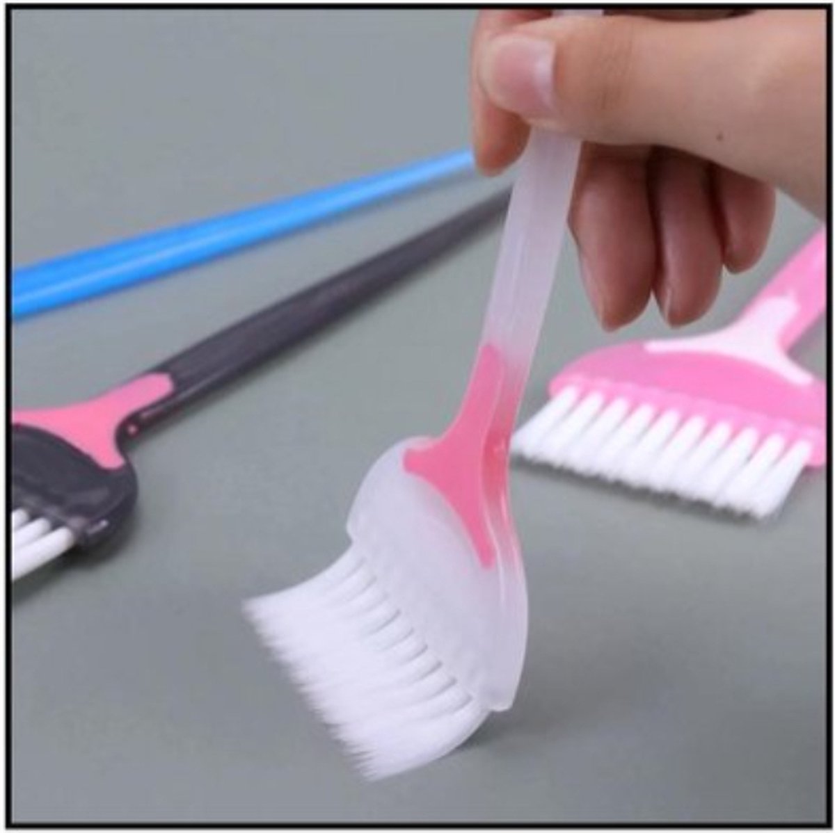 Hair Dye Brush | Paint Brush | For Applying Hair Dye | Hairdresser Accessories | Black/Pink
