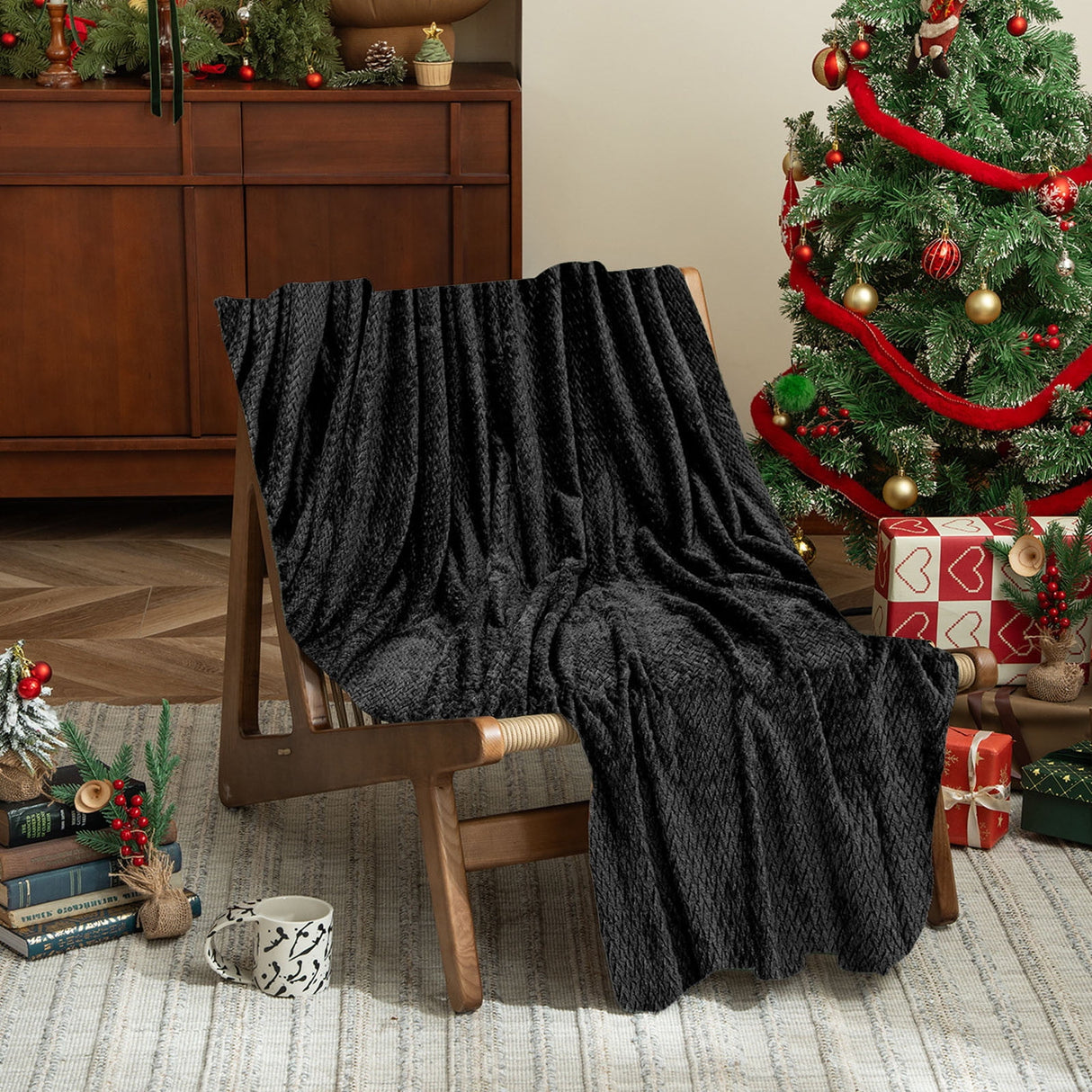 Christmas Solid Color Blanket, 59x39" Soft Warm Throw Blanket, Light-weight Plush Throw Blanket for Bed Sofa Camping Airplane Holiday Black