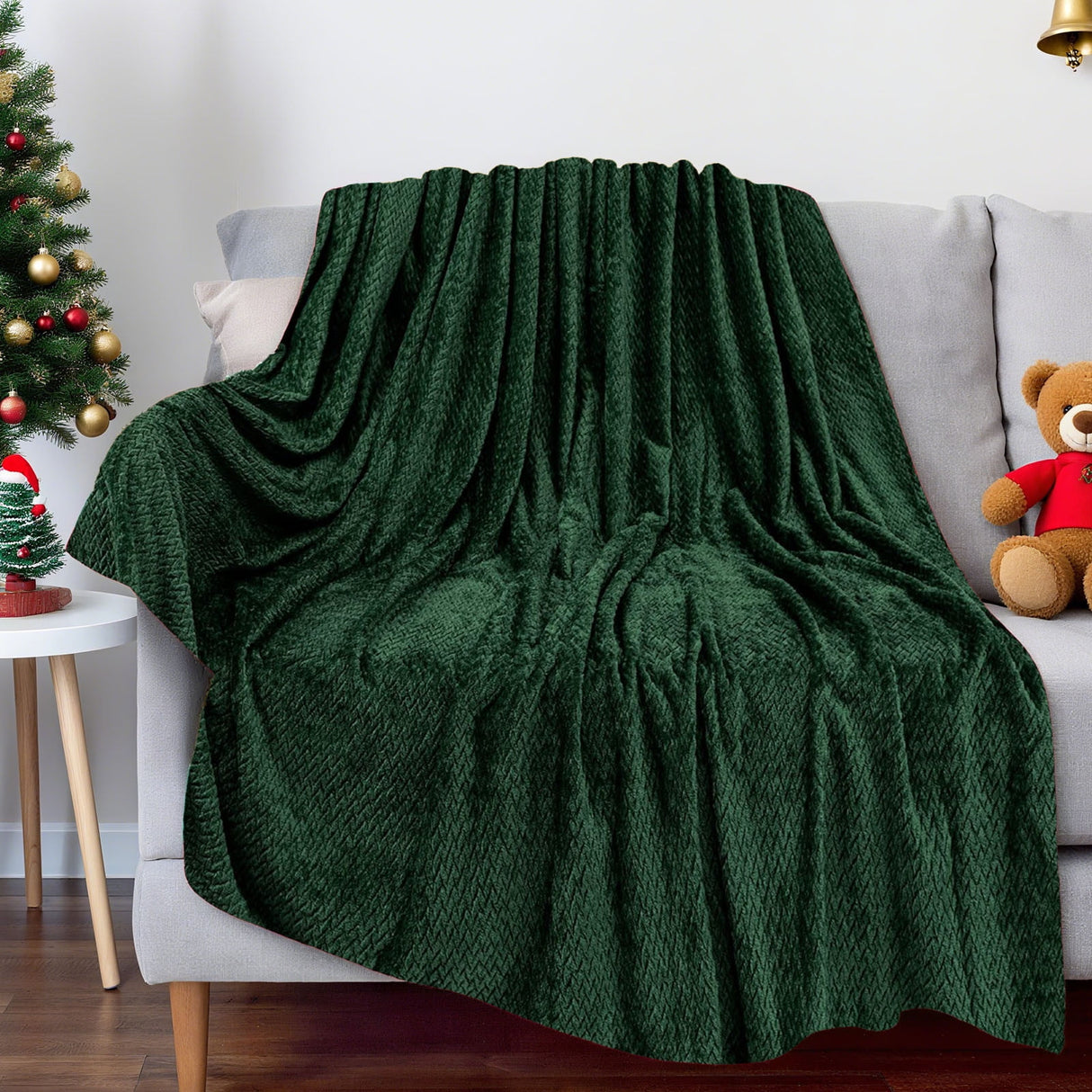 Christmas Solid Color Blanket, 59x39" Soft Warm Throw Blanket, Light-weight Plush Throw Blanket for Bed Sofa Camping Airplane Holiday Green
