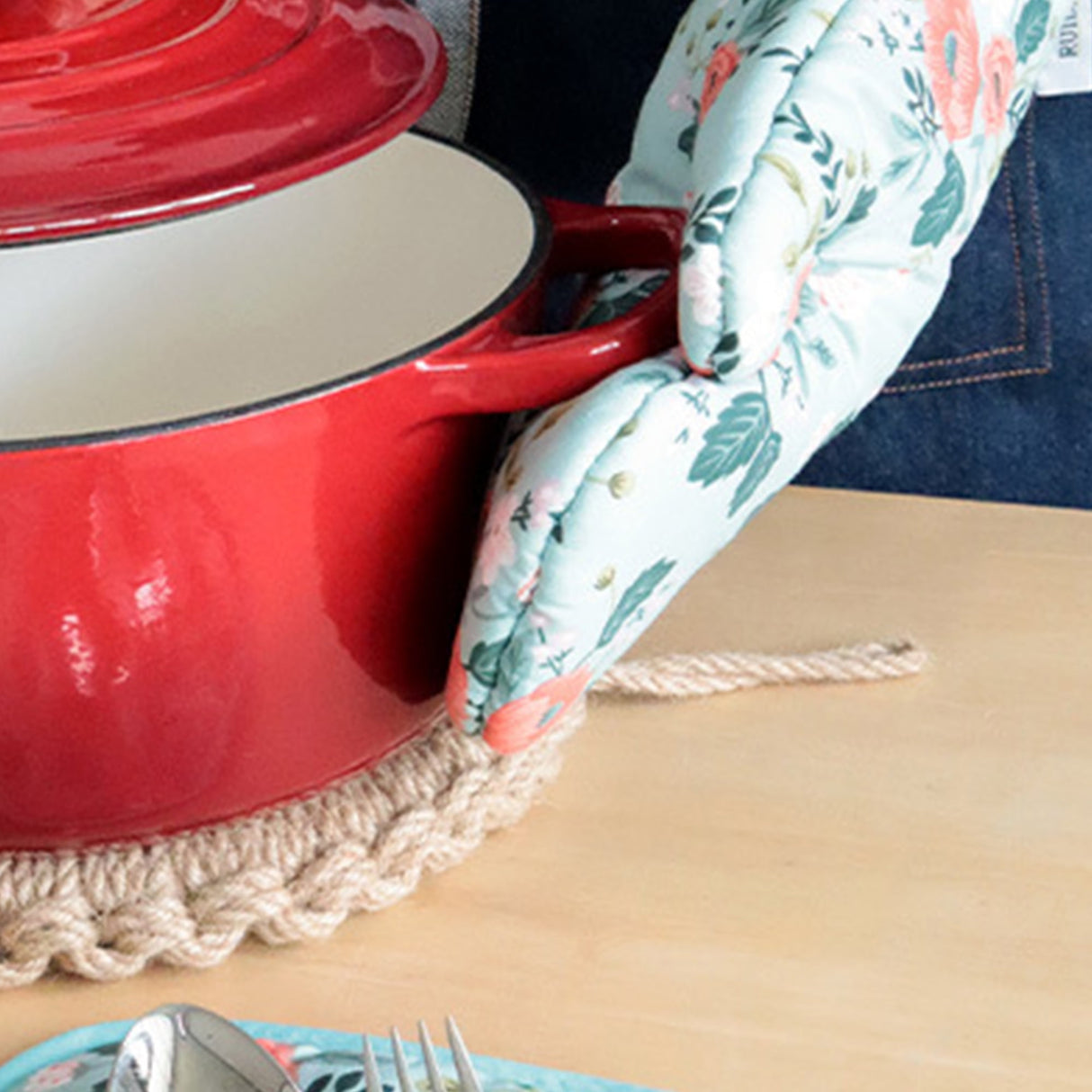 4 Pack Oven Mitts and Pot Holders Set, Heat Resistant Fabric Bake Pot Holders Gloves, Yellow Floral