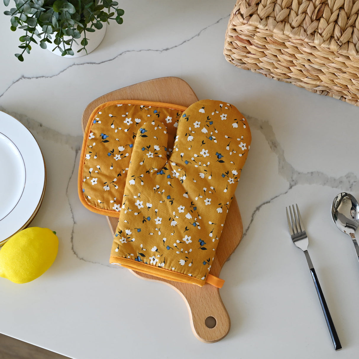 4 Pack Oven Mitts and Pot Holders Set, Heat Resistant Fabric Bake Pot Holders Gloves, Yellow Floral