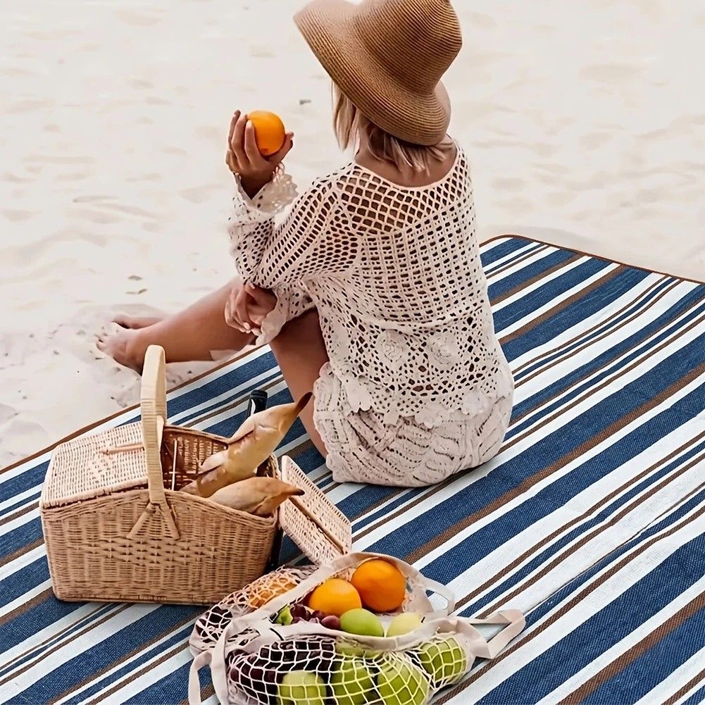 Double-layer Nylon Picnic Mat High-density Waterproof Base + Nylon Padding Lightweight Foldable with Carry Handle Machine Washable & Easy Care Ideal for Beach Camping Park Outdoor Picnics。(150*200CM)