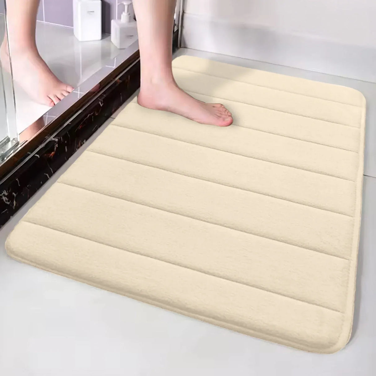 White Non Slip Absorbent Bathroom Rug, Extra Soft Machine Washable Bath Mat for Tub and Shower, 24 x 16 in