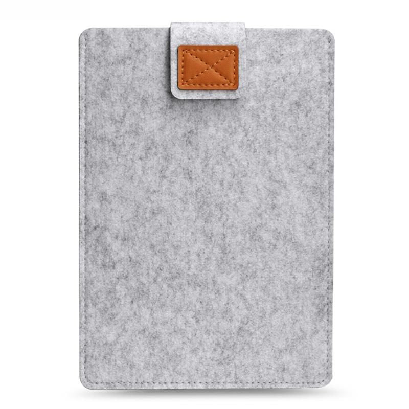13-inch wool felt sleeve for MacBook Pro and Air, light gray