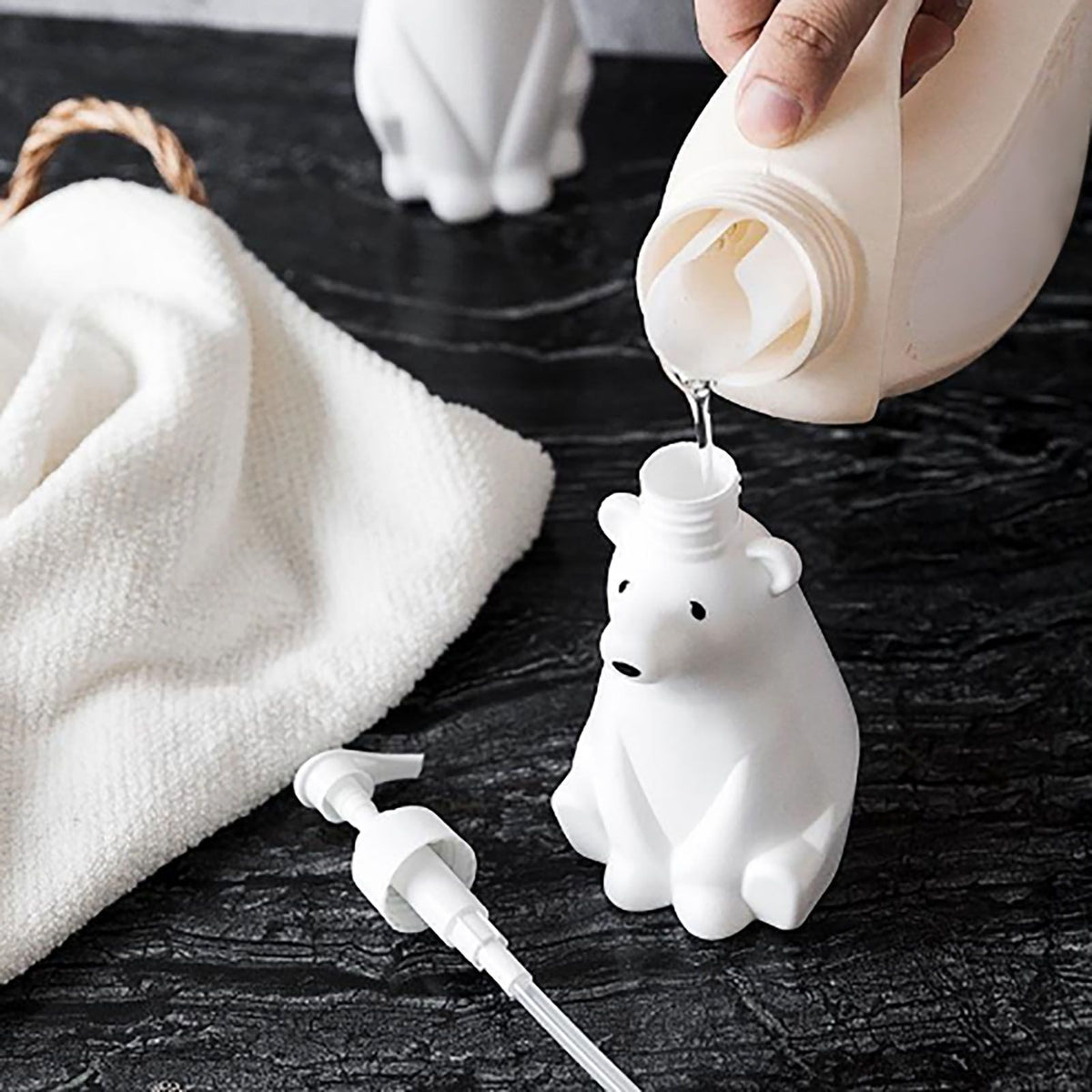 Soap Dispenser Bottle Cute Bear Shape Large Capacity Pump Dispenser Bottle for Bathroom Kitchen L (11x26cm/4.3x10.2in) (900ML)