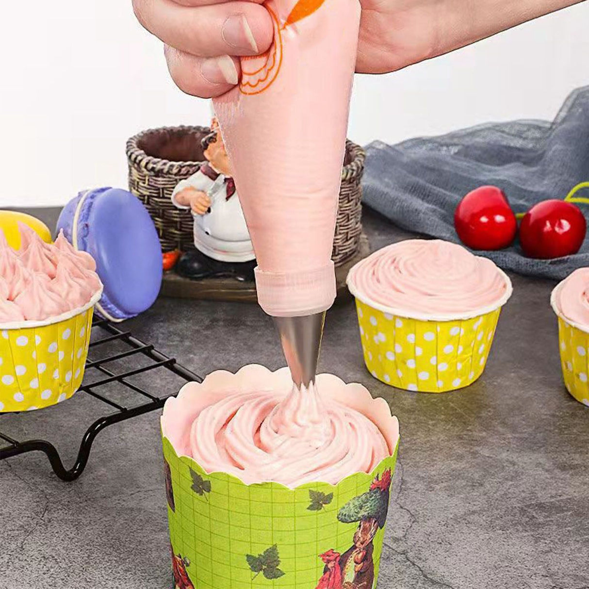 300pcs Piping Bags Disposable Thickened Food Grade Plastic Pastry Bags for Cake Cupcake Decorating L