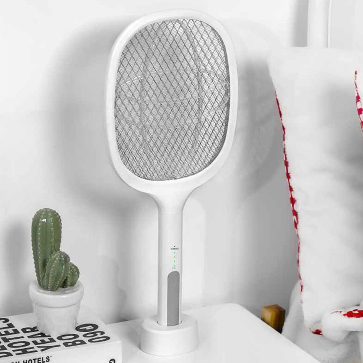 Electric Mosquito Swatter 5V 1A Rechargeable Efficient 2 in 1 Electric Mosquito Bat with LED Light for Home White
