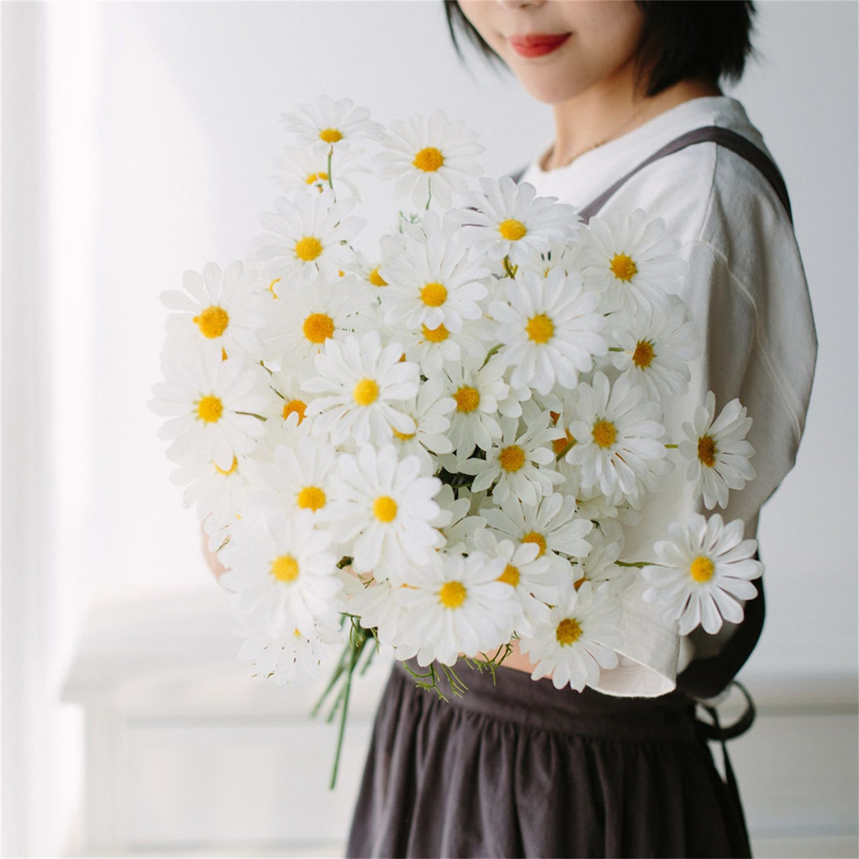 Artificial Daisy Silk Plastic Soft Easy Cleaning Attractive Decorative Fake Wildflowers for Living Room Kitchen Decoration White