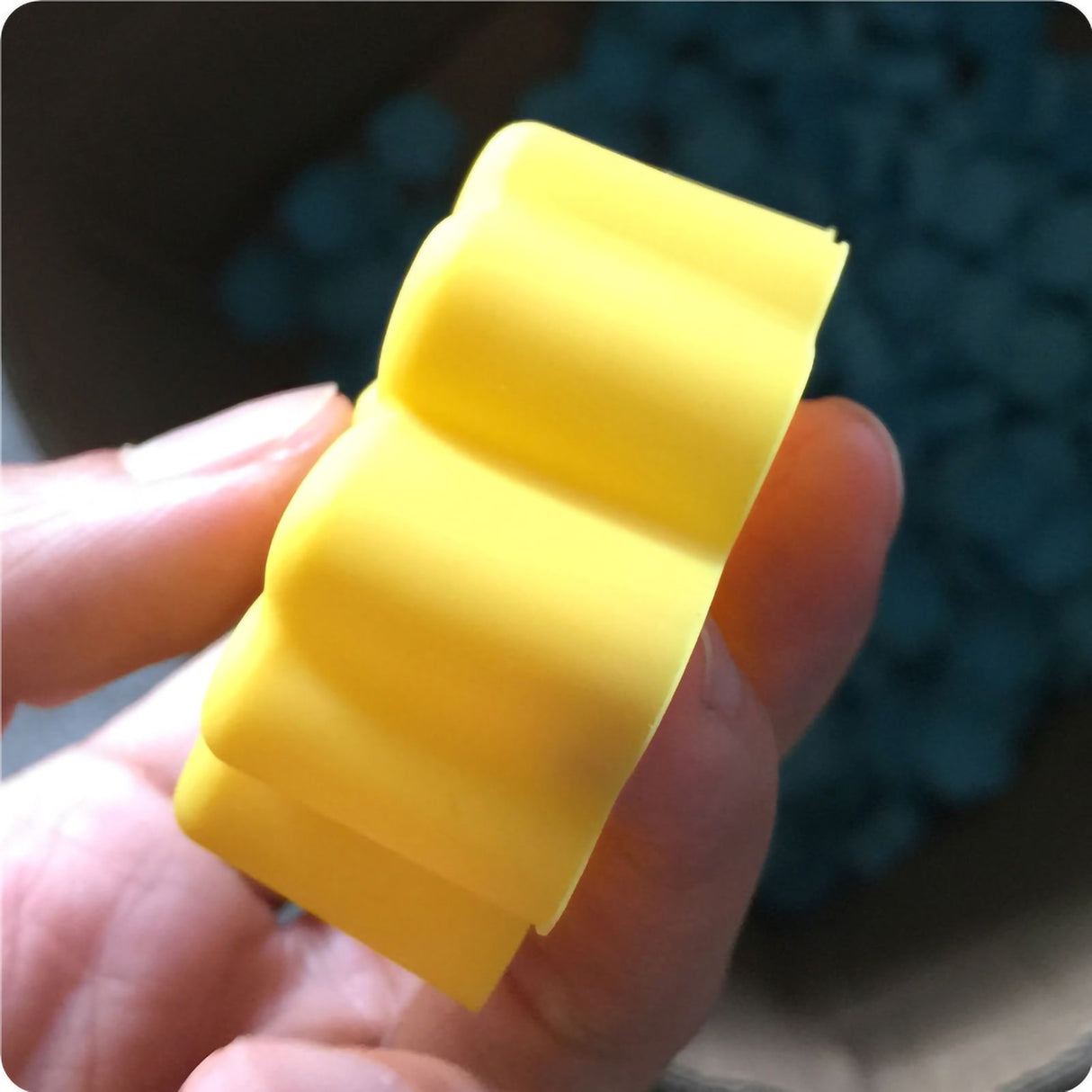 12Pcs Chocolate Molds Daisy Shaped Reusable Silicone Baking Molds for Home Kitchen Bakery