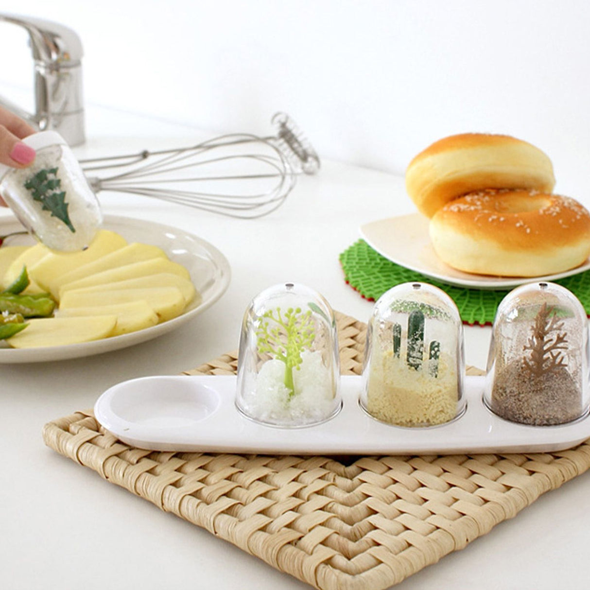 4pcs Seasoning Storage Container Innovative Cute Design Seasoning Shaker Kitchen Spice Jar Set for Home Plant