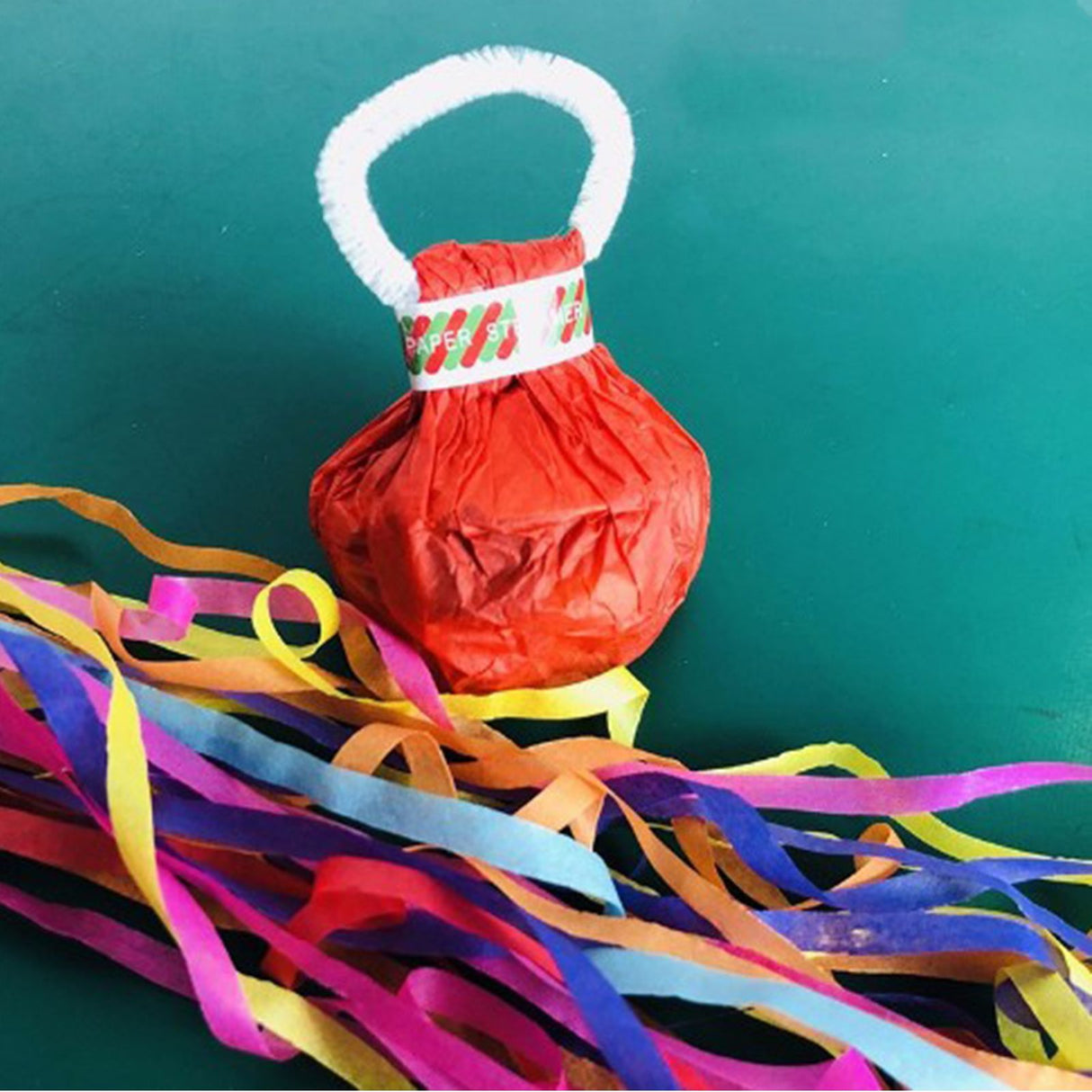 Streamer Popper Hand Throw Paper Cracker 30 Stripes Confetti Decor for Party Home Flame Retardant Pull Ring Coloful