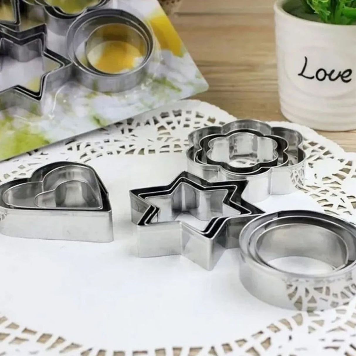 24pcs Metal Biscuit Cutters Set Food Grade BPA Free Stainless Steel Biscuit Molds for Biscuits Chocolate Cake