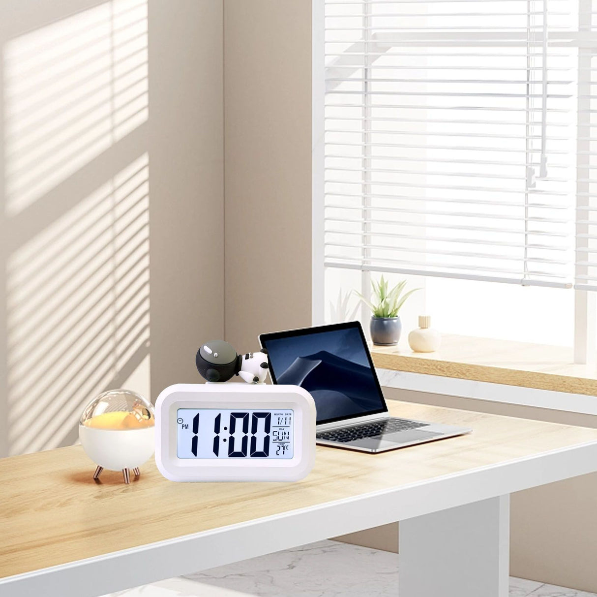 Electronic Clock Cute Cartoon LED Screen Desktop Electronic Alarm Data Time Calendar Temperature Clock Spaceman
