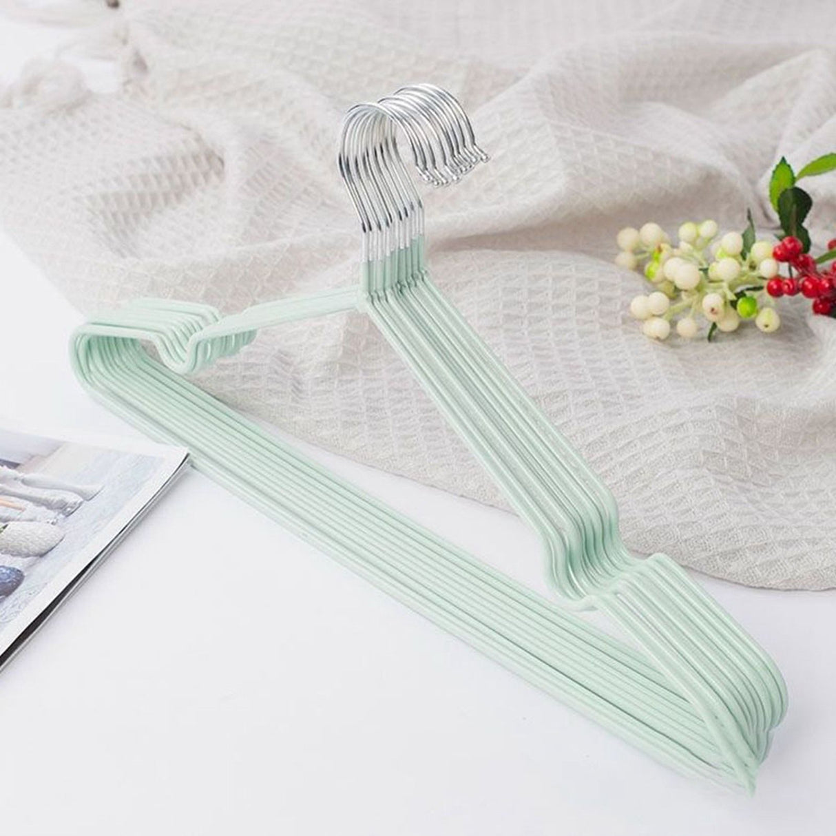Clothes Hangers Prevent Slip Space Saving Heavy Duty Dry Wet Thick Clothes Hangers for Home Dormitory Green