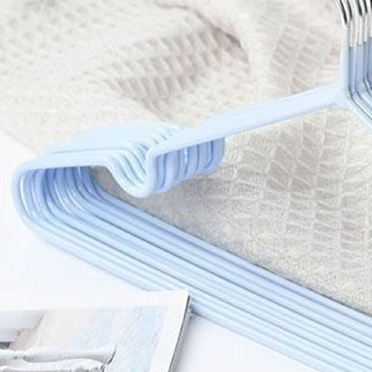 Clothes Hangers Prevent Slip Space Saving Heavy Duty Dry Wet Thick Clothes Hangers for Home Dormitory Blue