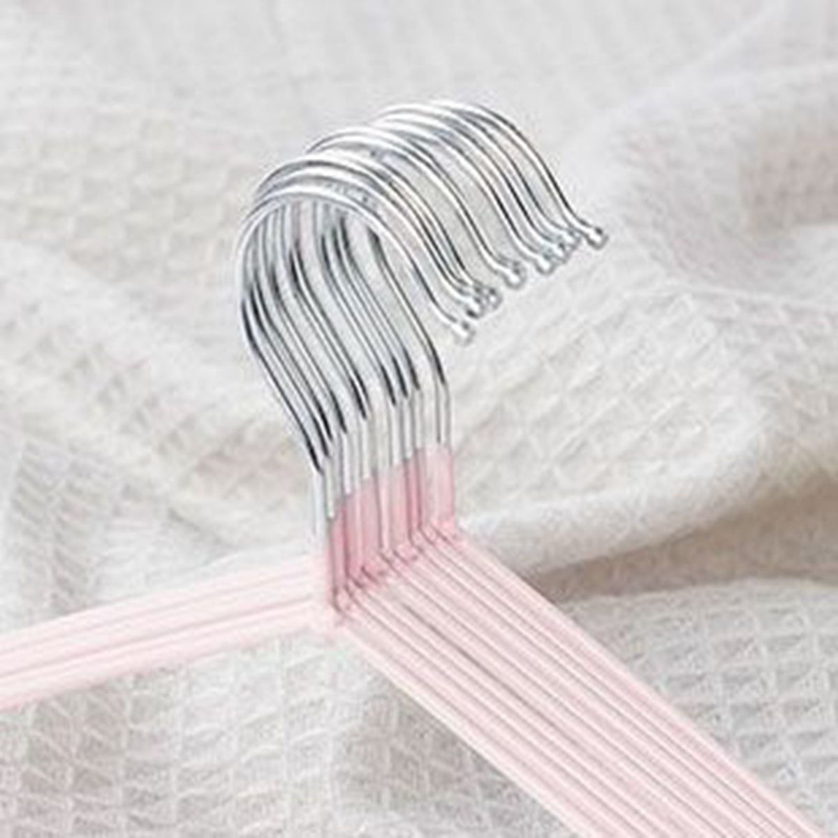 Clothes Hangers Prevent Slip Space Saving Heavy Duty Dry Wet Thick Clothes Hangers for Home Dormitory Pink
