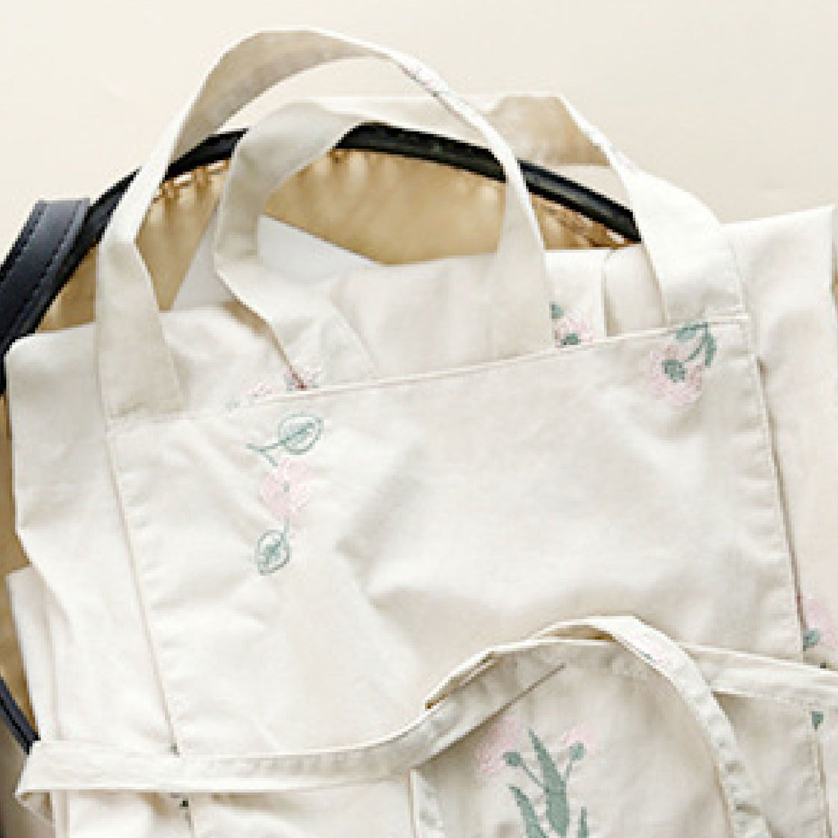 Cooking Apron Flower Embroidery Waterproof Wear Resistant Baking Apron for Coffee Shop Home Cream