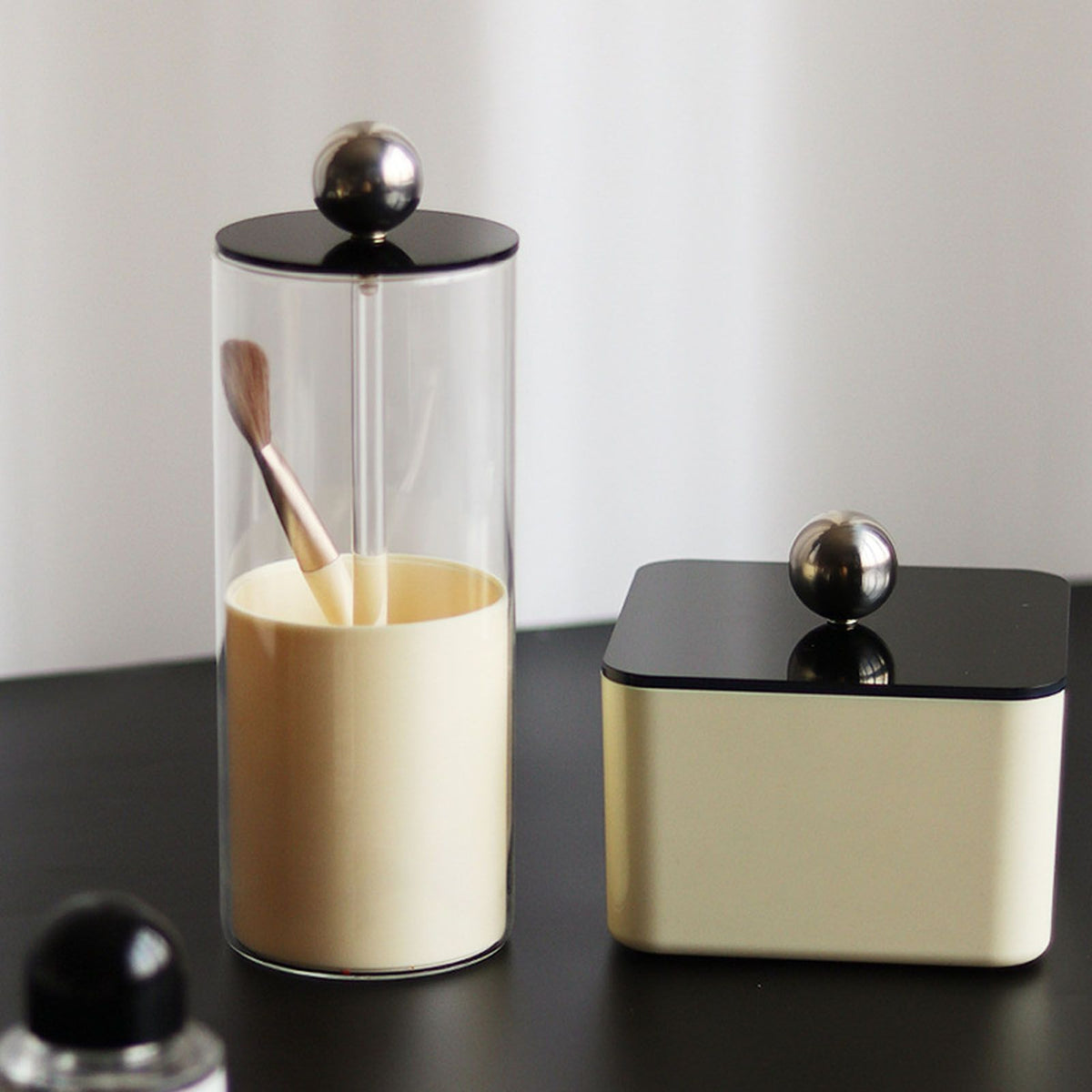 Makeup Brush Holder Organizer with Lid Liftable Dustproof Makeup Brushes Container for Vanity Desktop Countertop Nordic Style Black Cover
