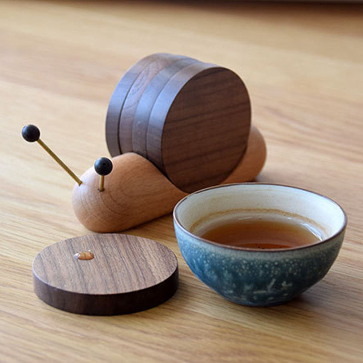 Wood Mug Coaster Heat Insulation Cute Snail Shape 5pcs Wooden Round Coasters with Magnet