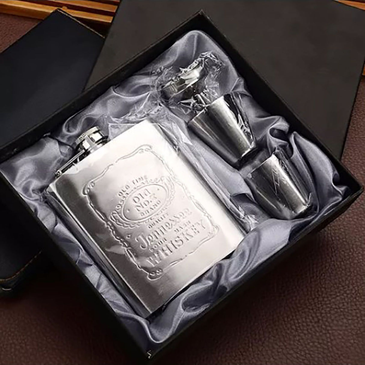 Hip Flask Portable Leak Proof Stainless Steel Whisky Hip Flask with Funnel for Hiking Climbing Fishing Camping 7oz