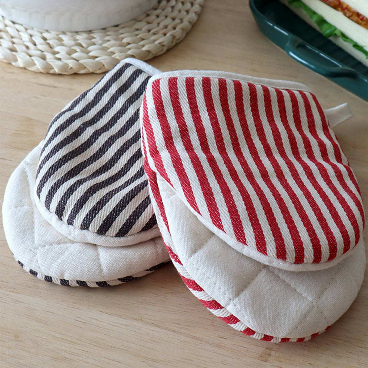 Microwave Oven Gloves Heat Resistant Stripe Pattern Thick Cotton Oven Mitts with Lanyard Red