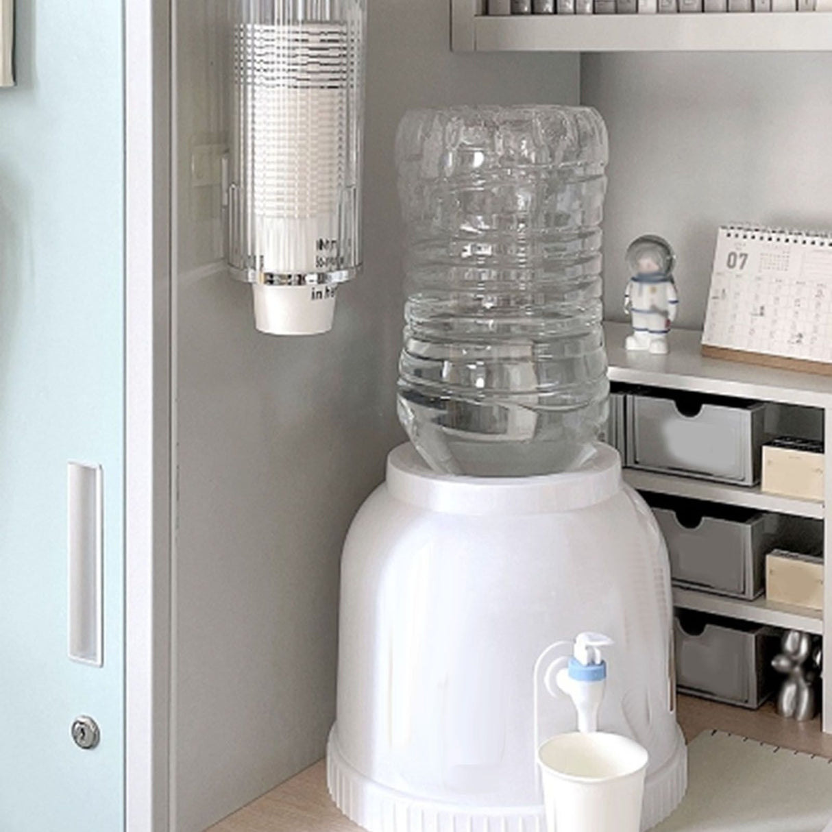 Plastic Disposable Paper Cups Dispenser Wall Mount Pull Type Water Cooler Cup Dispenser Automatic Remover Cup Holder for Home Hospital Gym Office