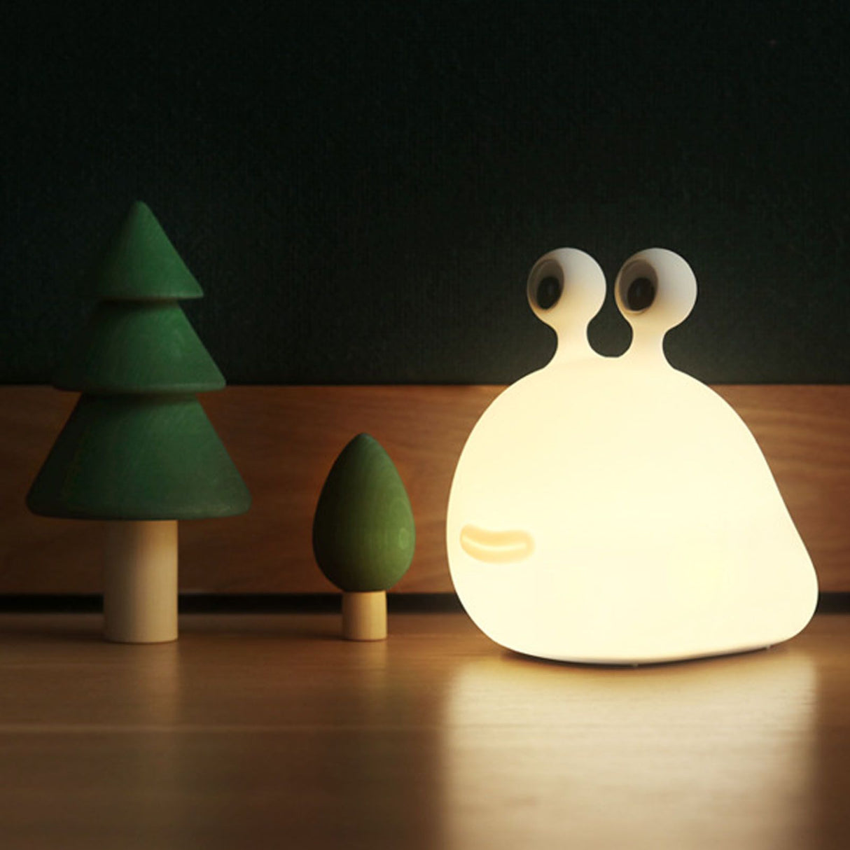 Slug Night Light Cute Cartoon Animal Bedside Lamp Silicone Night Light for Breastfeeding Baby Kids Teens