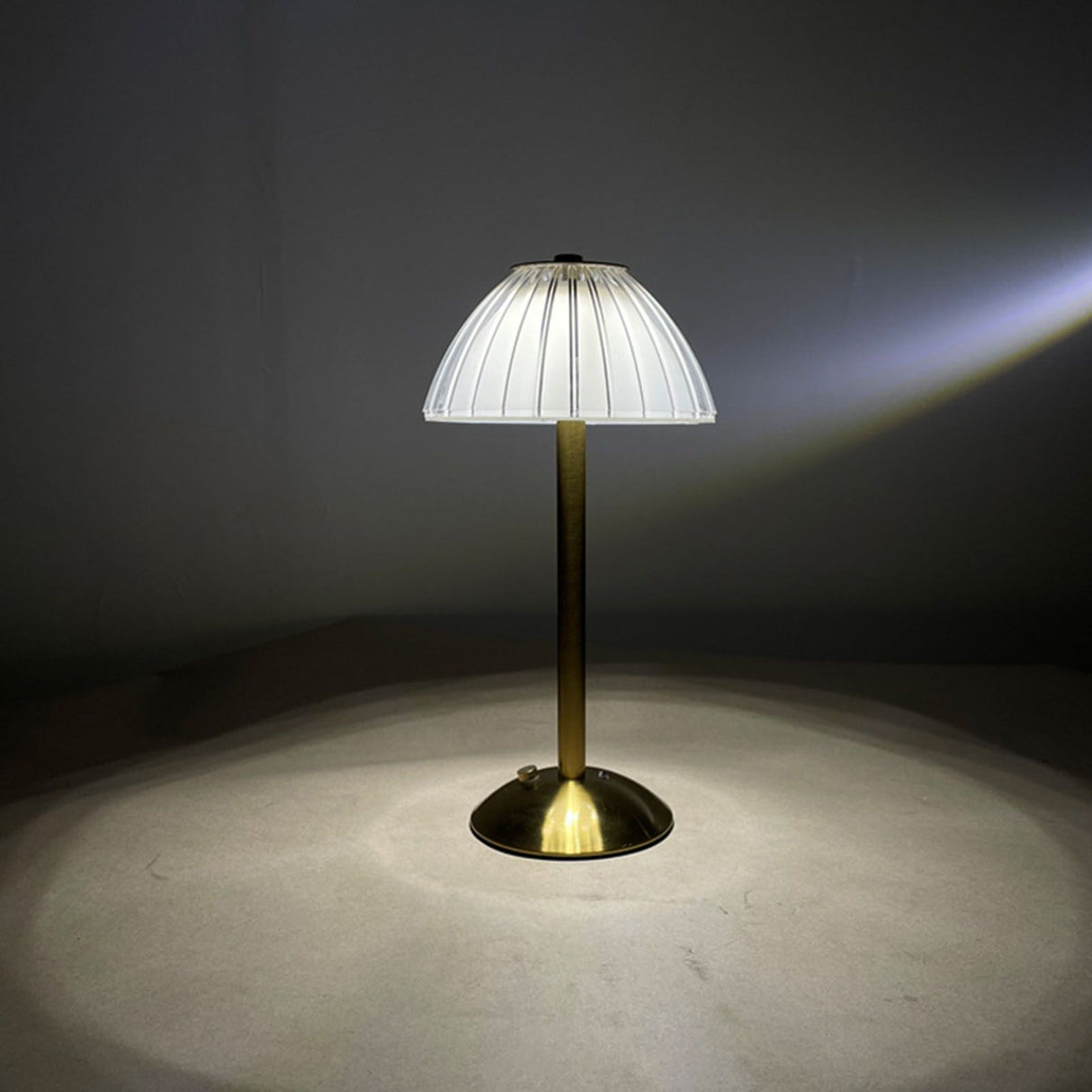 Industrial LED Table Lamp USB Rechargeable Rustic Desk Lamp Stepless Dimmmable Bedside Night Light for Restaurant Bar Coffee Shop