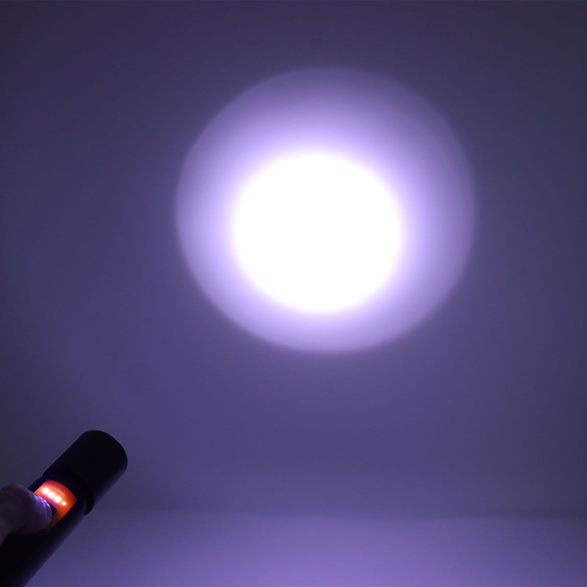 LED Flashlight Rechargeable IPX4 Waterproof 1000lm Battery Capacity Display Flashlight for Outdoor
