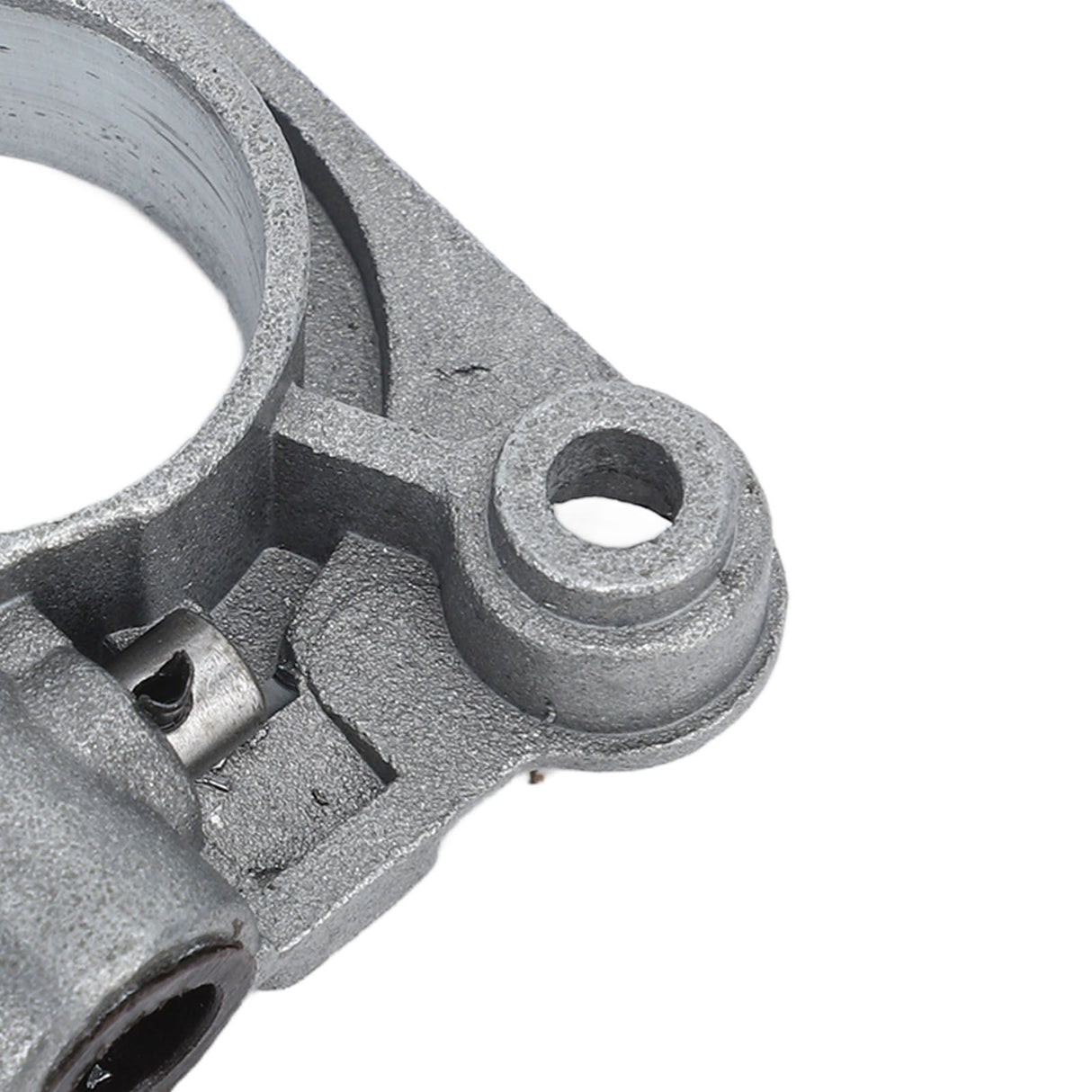 Reliable Chainsaw Oil Pump Iron High Hardness Engine Oil Pump for CS350 CS2600 Oil Pump