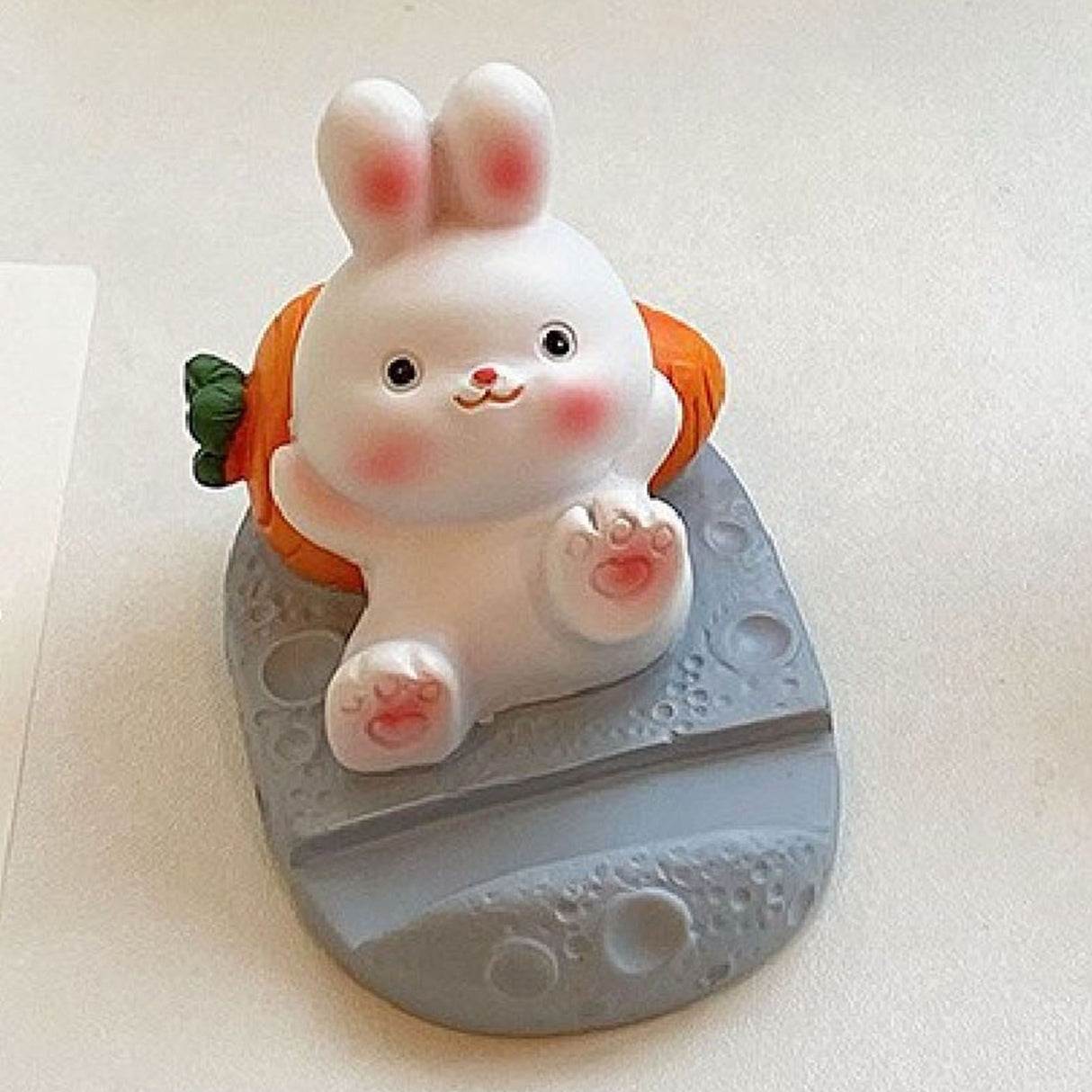 Cute Rabbit Cell Phone Stand Cartoon Resin Bunny Phone Holder Desk for Student Room Decoration Carrot