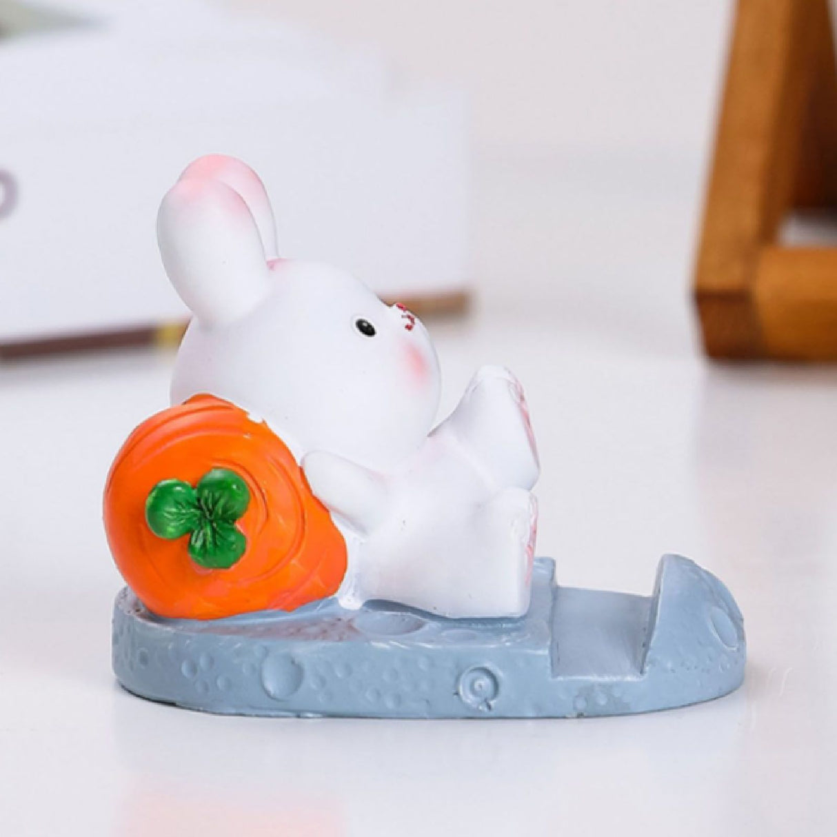 Cute Rabbit Cell Phone Stand Cartoon Resin Bunny Phone Holder Desk for Student Room Decoration Carrot