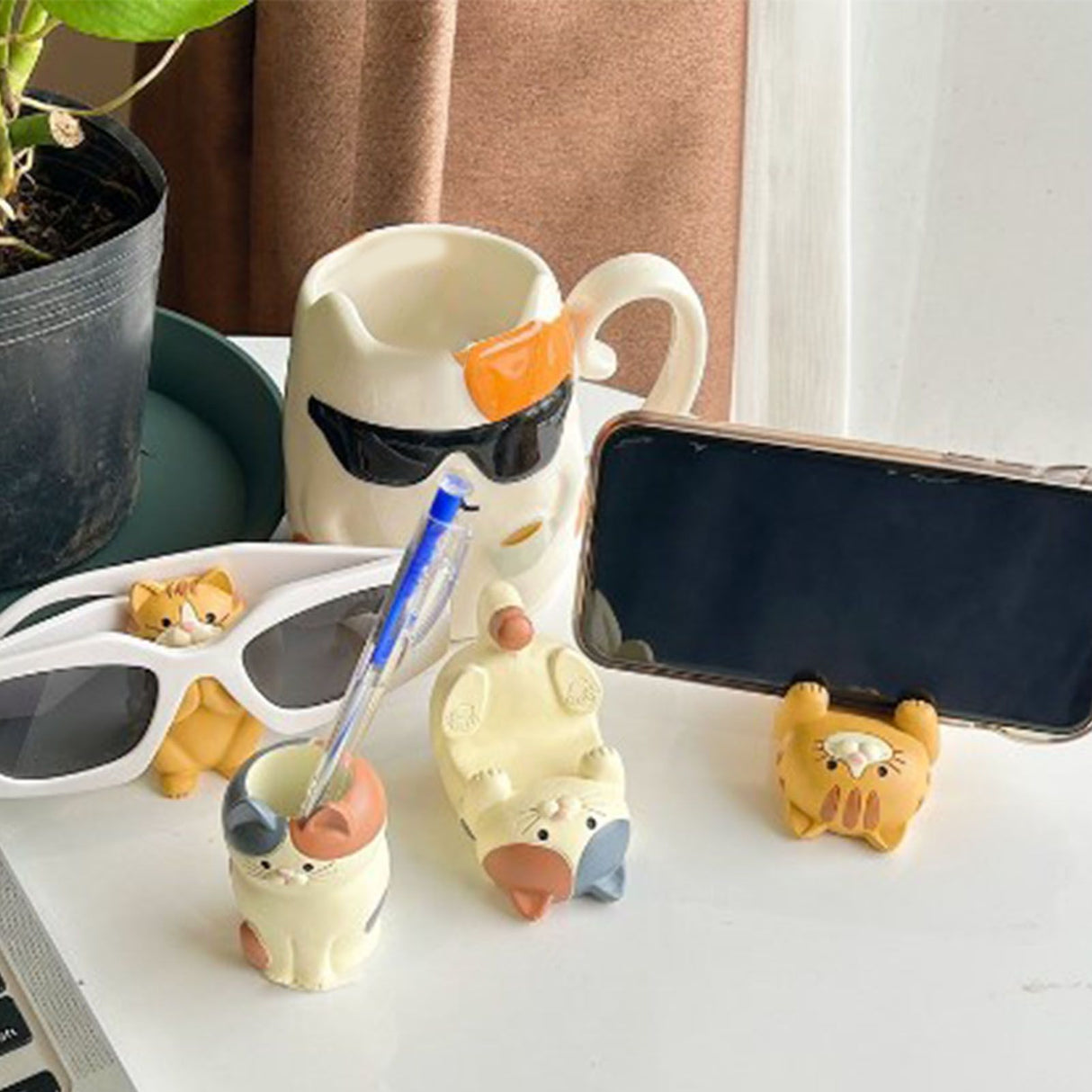 Cat Ornament Multifunctional Phone Tablet Glasses Pen Holder Desk Decoration for Home Ocelot