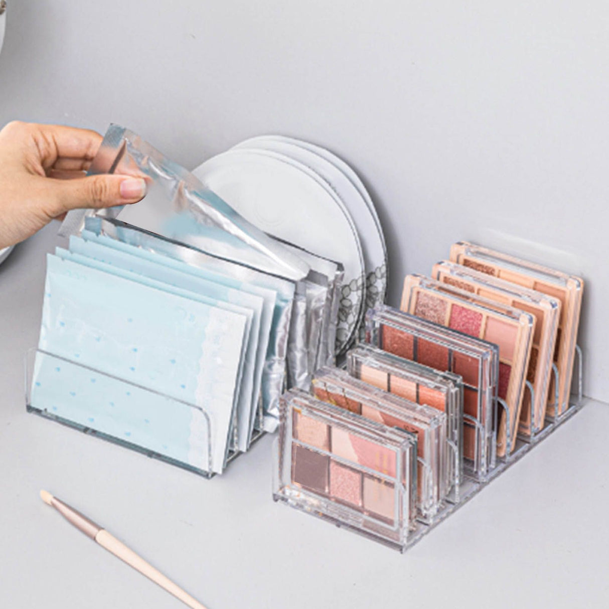 Eyeshadow Palettes Organizer 7 Sections Transparent Makeup Holder for Bathroom Countertops Vanities