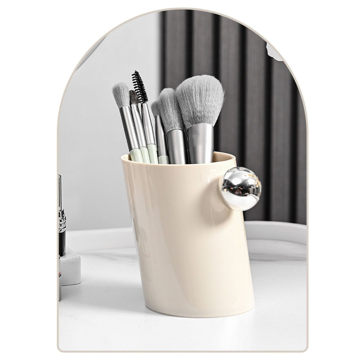 Eyebrow Pencil Holder Simple Plastic Multifunctional Space Saving Easy Access Cosmetic Brush Holder Organizer for Bedroom Desktop